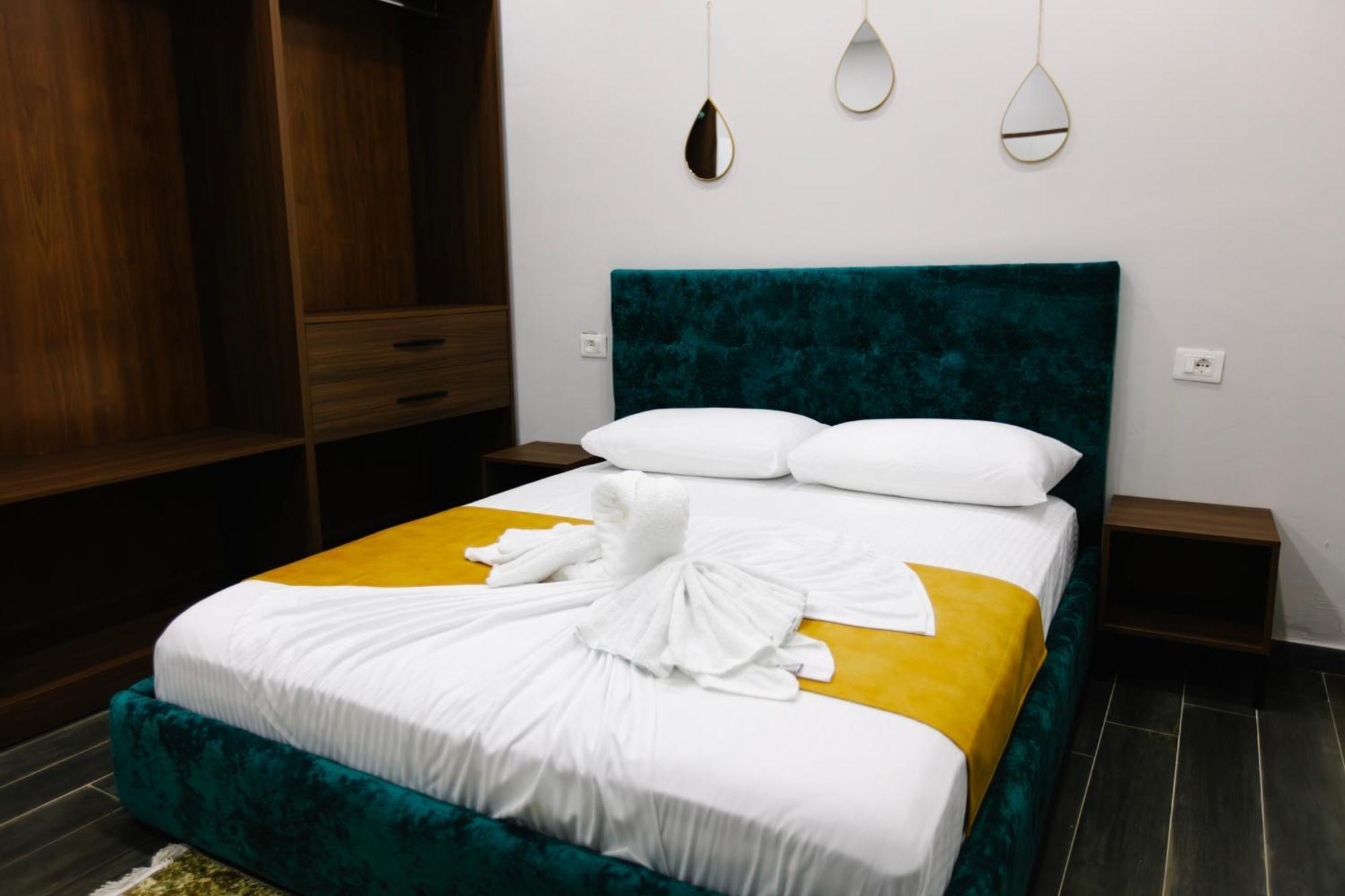 Kryemëdhej Andor Luxury Hotel & Duplex מראה חיצוני תמונה