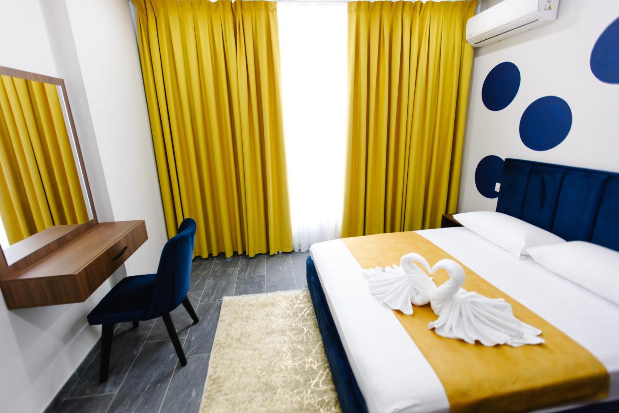 Kryemëdhej Andor Luxury Hotel & Duplex מראה חיצוני תמונה