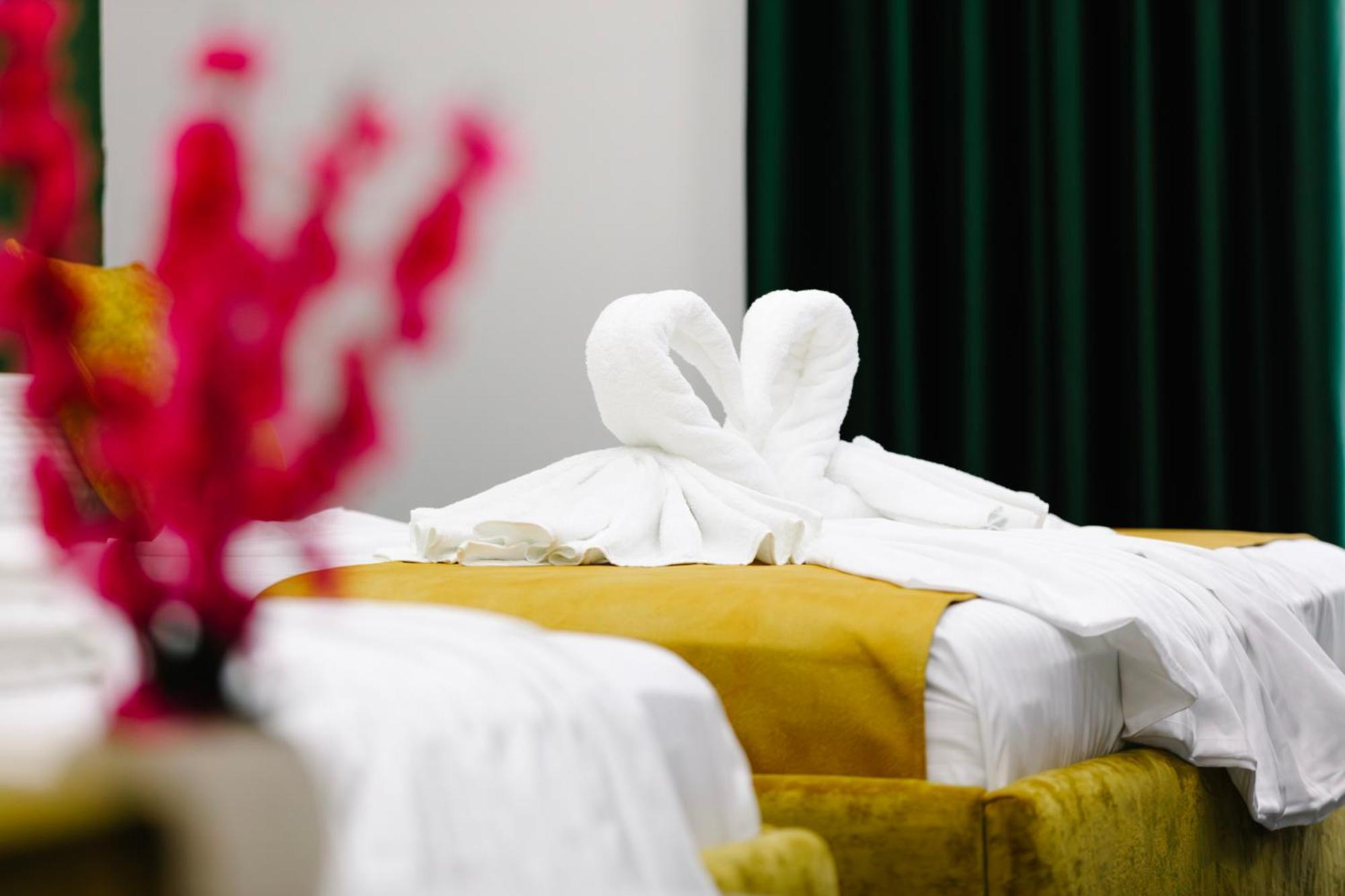Kryemëdhej Andor Luxury Hotel & Duplex מראה חיצוני תמונה