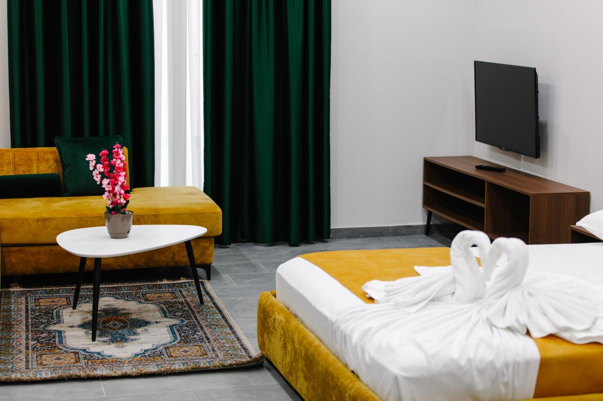 Kryemëdhej Andor Luxury Hotel & Duplex מראה חיצוני תמונה