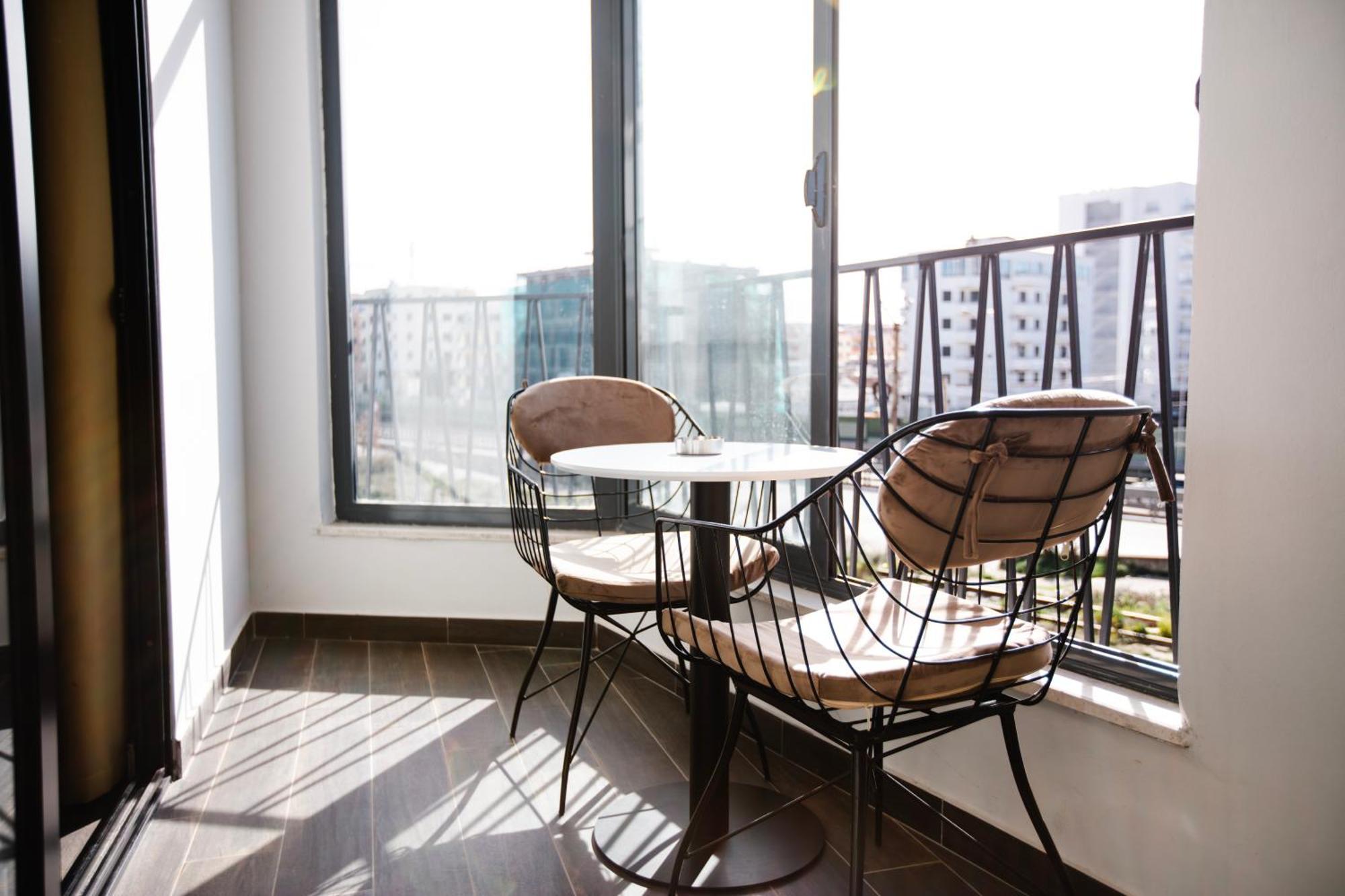 Kryemëdhej Andor Luxury Hotel & Duplex מראה חיצוני תמונה
