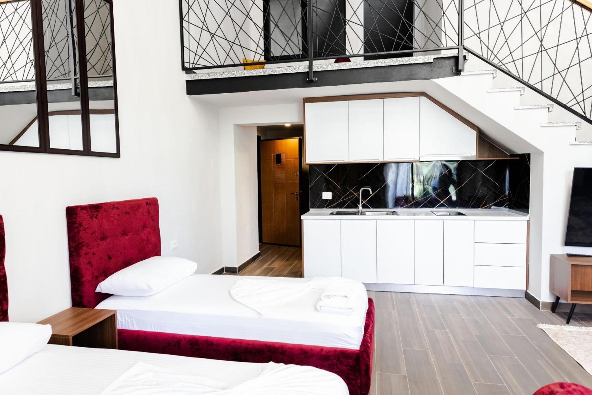 Kryemëdhej Andor Luxury Hotel & Duplex מראה חיצוני תמונה