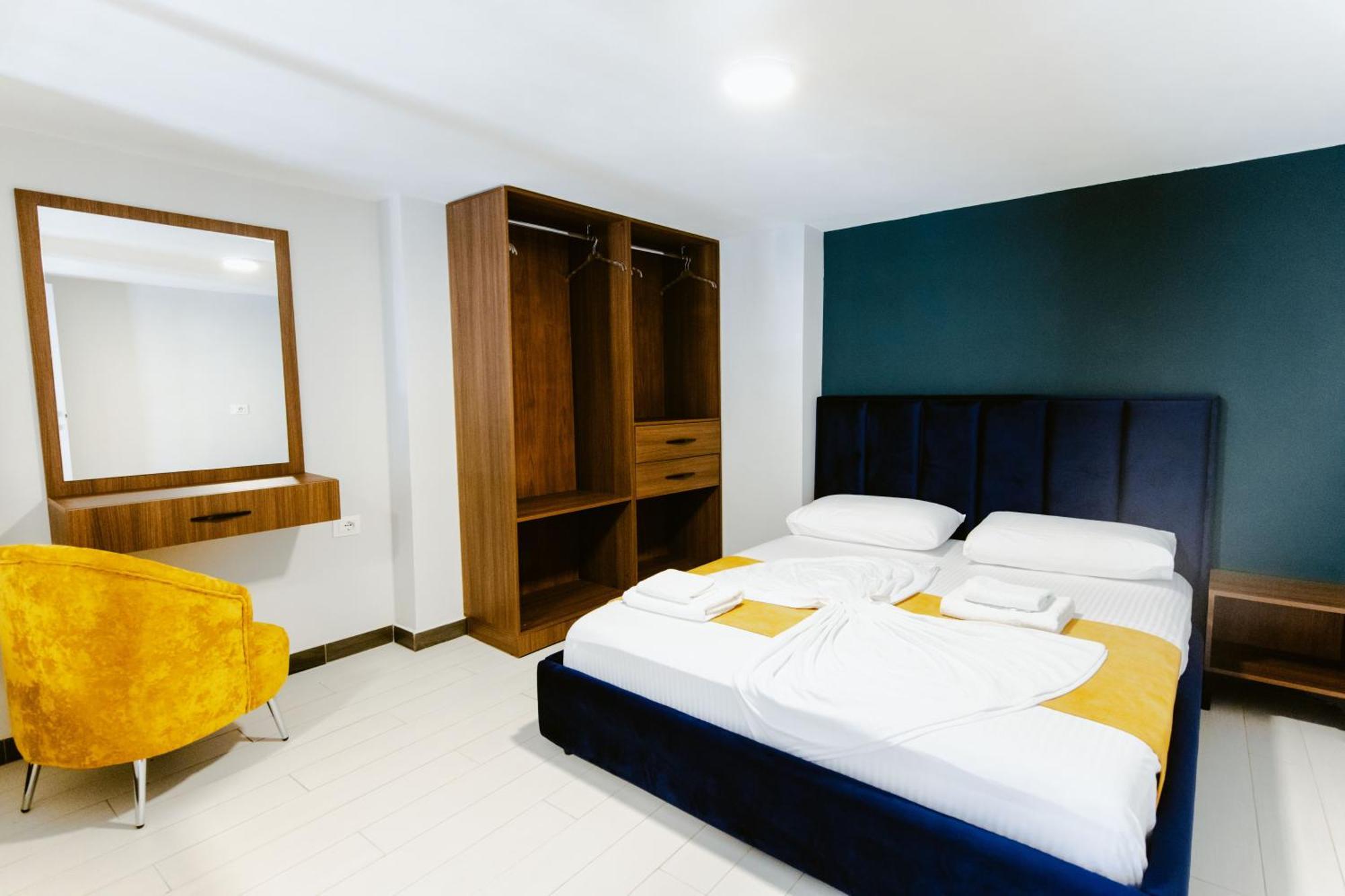 Kryemëdhej Andor Luxury Hotel & Duplex מראה חיצוני תמונה