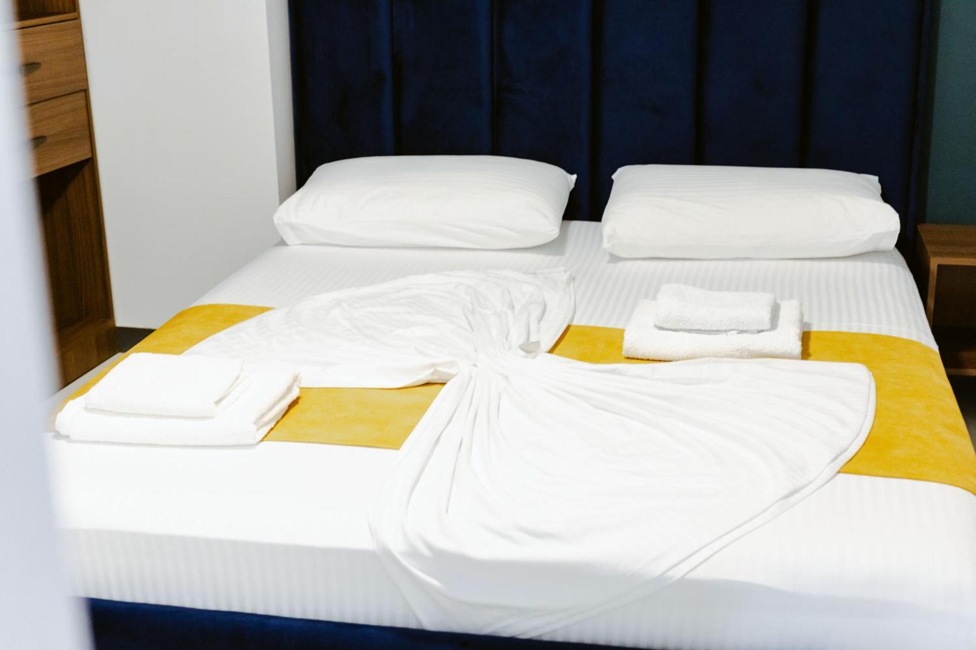 Kryemëdhej Andor Luxury Hotel & Duplex מראה חיצוני תמונה